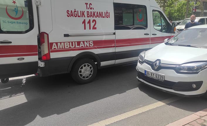 Kahramanmaraş'ta otomobilin çarptığı 2 yayadan biri öldü
