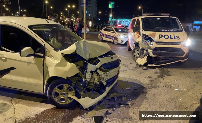 Kahramanmaraş’ta kaçan otomobil, ekip otosuna çarptı: 1 polis yaralı