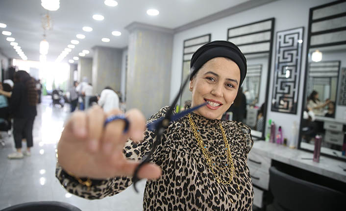 Devlet desteğiyle açtığı güzellik merkezinde 15 kişiyi istihdam ediyor