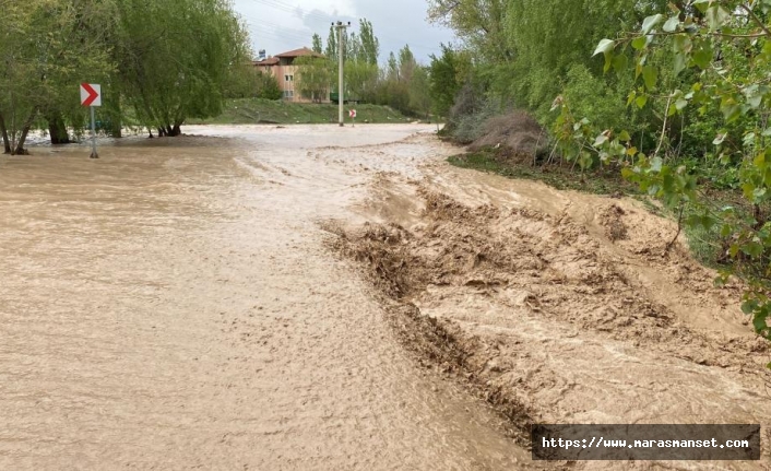 Elbistan’da sağanak yağış taşkınlara neden oldu