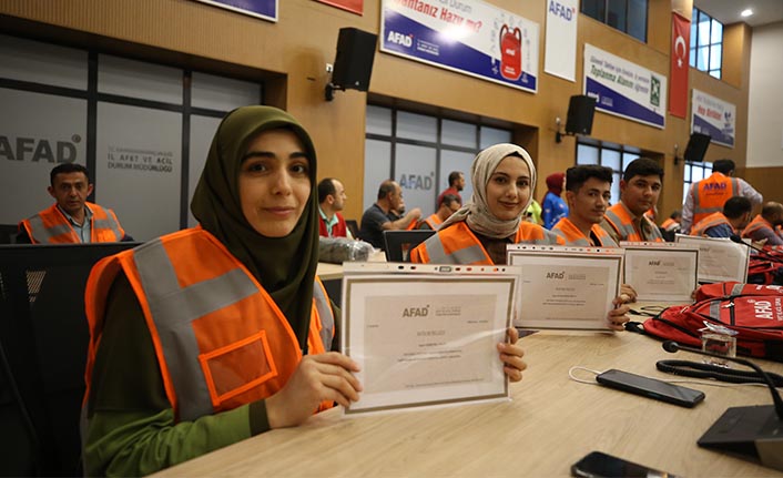 Kahramanmaraş'ta 80 AFAD gönüllüsüne sertifikaları verildi