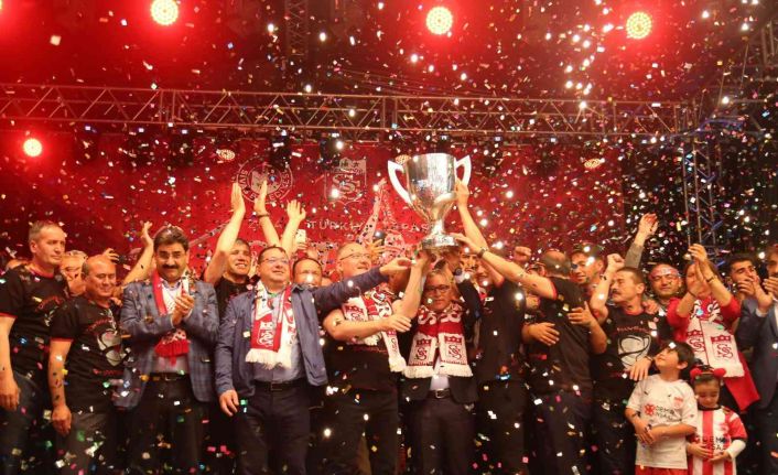 Sivasspor’dan unutulmaz kupa kutlaması!