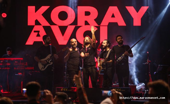 Şarkıcı Koray Avcı, Elbistan Festivali'nde sahne aldı