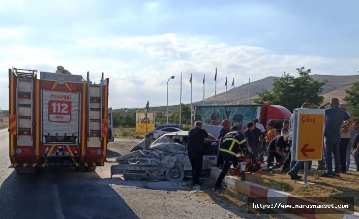 Kahramanmaraş'ta otomobil ile kamyonetin çarpıştığı kazada biri çocuk 3 kişi yaralandı