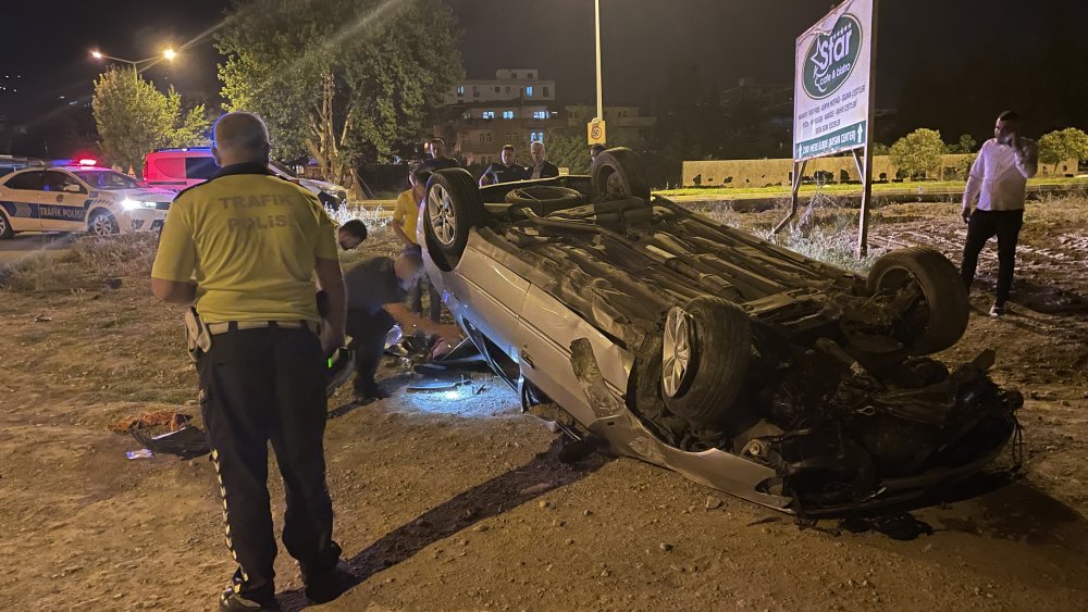 Kahramanmaraş’ta korkutan kaza! Devrilen otomobildeki 2 kişi yaralandı